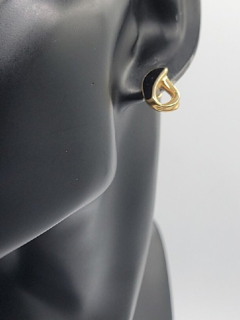 Vintage Trifari Post Earrings Swirl Earrings Gold Tone Black Enamel Pierced Ears - Picture 6 of 16